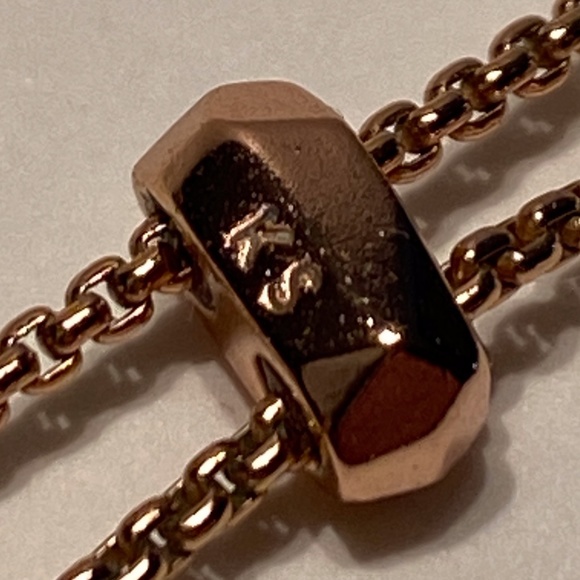 KENDRA SCOTT | Mackenzie Pendant Necklace in Rose Gold with Opal - Picture 9 of 13